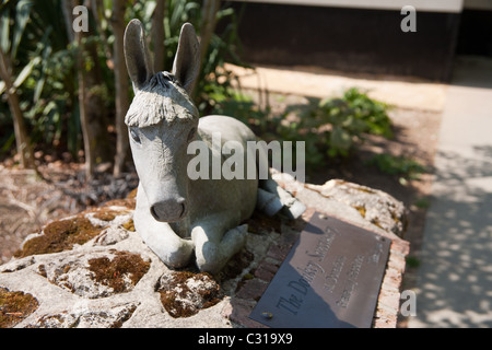 Statue Le Donkey Sanctuary qui est un organisme de bienfaisance basée au Royaume-Uni pour améliorer les conditions de travail pour les ânes et mules à l'échelle internationale. Banque D'Images