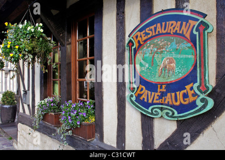 RESTAURANT LE PAVE D'AUGE, village de Beuvron-en-Auge SUR LA ROUTE DU CIDRE, Calvados (14), Basse-normandie, FRANCE Banque D'Images