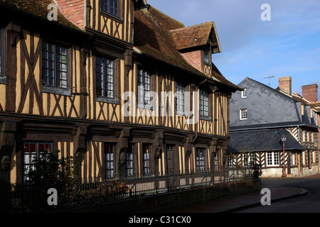 Maisons à colombages, village de Beuvron-en-Auge SUR LA ROUTE DU CIDRE, Calvados (14), Basse-normandie, FRANCE Banque D'Images