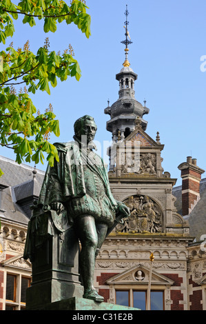 Utrecht, Pays-Bas. Statue de Graaf Jan van Nassau en Domplein Banque D'Images