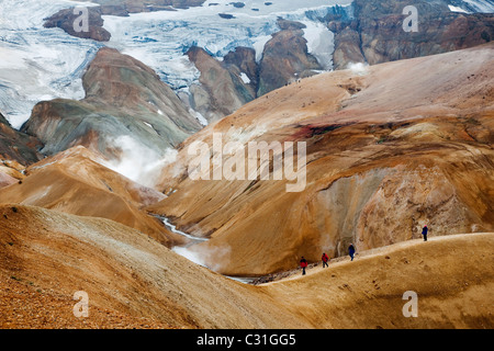 Les randonneurs SUR LES MONTAGNES KERLINGARFJOLL SITUÉ PRÈS DE LA ROUTE F35 de, KJÖLUR HAUTES TERRES D'ISLANDE, DE L'EUROPE Banque D'Images