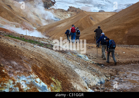 Les randonneurs SUR LES MONTAGNES KERLINGARFJOLL SITUÉ PRÈS DE LA ROUTE F35 de, KJÖLUR HAUTES TERRES D'ISLANDE, DE L'EUROPE Banque D'Images