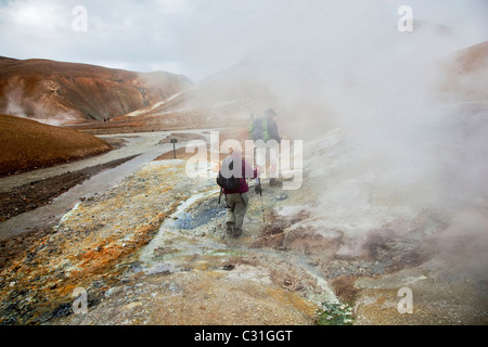 Les randonneurs SUR LES MONTAGNES KERLINGARFJOLL SITUÉ PRÈS DE LA ROUTE F35 de, KJÖLUR HAUTES TERRES D'ISLANDE, DE L'EUROPE Banque D'Images