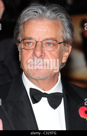 Giancarlo Giannini La première mondiale du nouveau film de James Bond "Quantum of Solace", tenue à l'odéon Cinéma, Leicester Banque D'Images