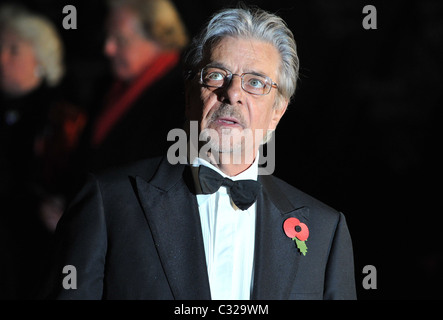 Giancarlo Giannini La première mondiale du nouveau film de James Bond "Quantum of Solace", tenue à l'odéon Cinéma, Leicester Banque D'Images