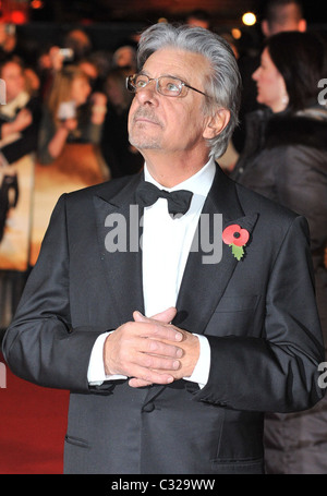 Giancarlo Giannini La première mondiale du nouveau film de James Bond "Quantum of Solace", tenue à l'odéon Cinéma, Leicester Banque D'Images