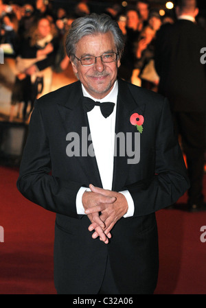 Giancarlo Giannini La première mondiale du nouveau film de James Bond "Quantum of Solace", tenue à l'odéon Cinéma, Leicester Banque D'Images