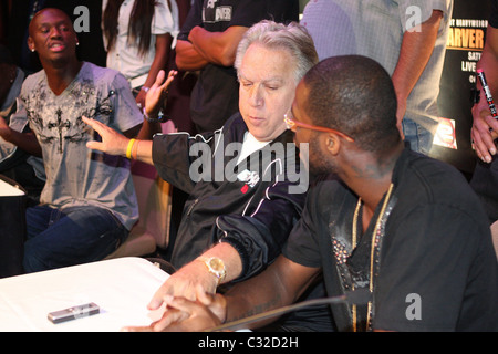 Promoteur Gary Shaw (m) s'efforce de maintenir la paix entre Antonio Tarver (l) et Chad Dawson (r) conférence de presse finale pour Antonio Banque D'Images