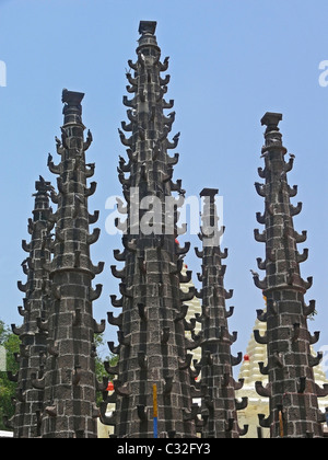 Deepstambha à Mahalaxmi Temple, Mumbai, Maharashtra, Inde Banque D'Images