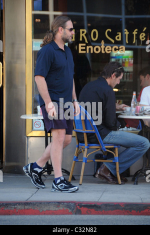 Russell Crowe laissant Euro cafe Los Angeles, Californie - 17.10.08 Banque D'Images