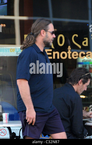 Russell Crowe laissant Euro cafe Los Angeles, Californie - 17.10.08 Banque D'Images