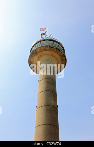 Calshot NCI Lookout Tower Station sur Southampton Water où elle rejoint le Solent Hampshire, England UK Banque D'Images