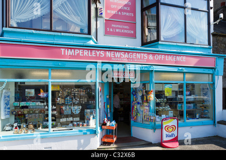 Maison de la presse traditionnelle et de licence dans le centre de village de Heysham, près de Morecambe, Lancashire, UK Banque D'Images