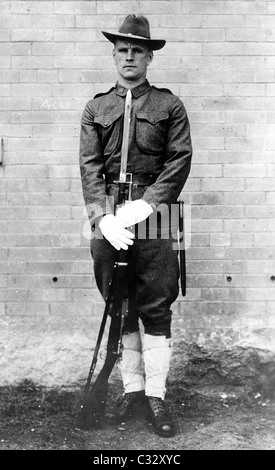 WW1 American "oughboy' gi en parade dress avec fusil et baïonnette Banque D'Images