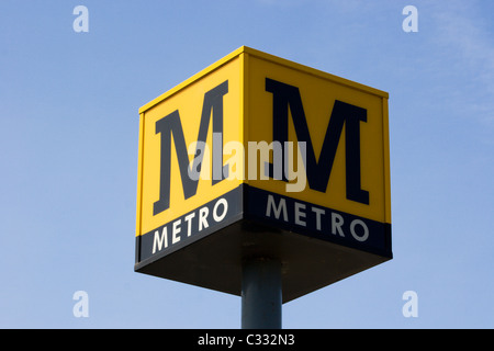 Cube métro signe dans le Nord Est de l'Englend Banque D'Images