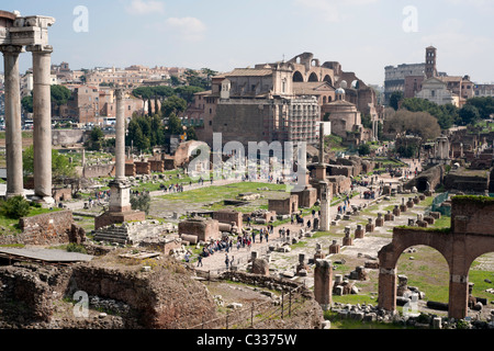 Vue sur le Forum Romain d'une colline Banque D'Images