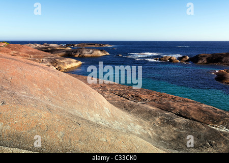 Pierre de granit littoral entre Elephant Rocks et les Verts piscine près de Danemark, William Bay National Park, le sud-ouest de l'Australie Banque D'Images