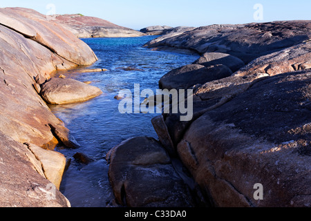 Pierre de granit littoral entre Elephant Rocks et les Verts piscine près de Danemark, William Bay National Park, le sud-ouest de l'Australie Banque D'Images