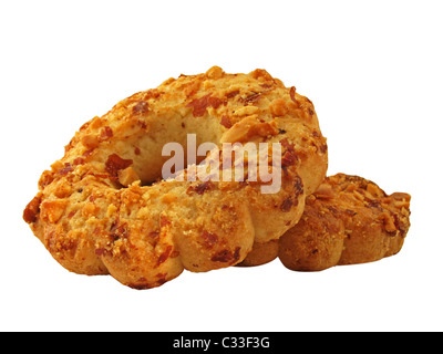 Les cookies avec des cacahuètes isolé sur fond blanc Banque D'Images