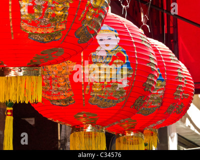 Lanternes de papier chinois Afficher, Chinatown, NYC Banque D'Images