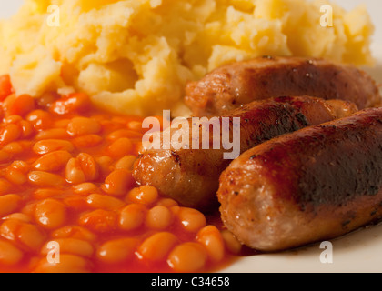 La purée de pommes de terre, saucisses et haricots blancs Banque D'Images