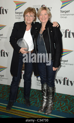 Julie Walters avec son Award for Lifetime Achievement et Victoria Wood Target Women in Film and Television Awards au Banque D'Images