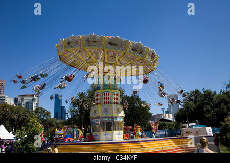 Fête foraine manèges de la Moomba Festival à Melbourne. Banque D'Images