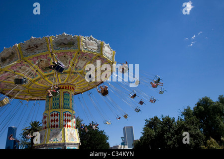 Fête foraine manèges de la Moomba Festival à Melbourne. Banque D'Images