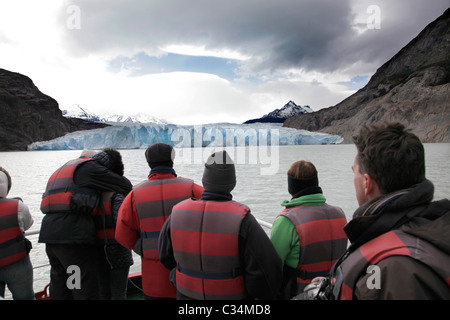 Vue sur Lac Grey et Glacier Grey dans Torres del Paine, Patagonie, Chili, Amérique du Sud. Banque D'Images