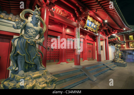 Buddha Tooth Relic Temple Guardian porte Dieties à Singapour Banque D'Images