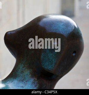 La sculpture de Henry Moore, intitulé Femme allongée : Coude Banque D'Images