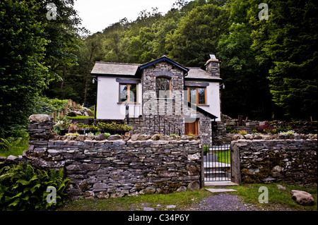 Brooklands Cottage, habitation isolée dans Moss Rigg Wood, Little Langdale, Cumbria. Banque D'Images