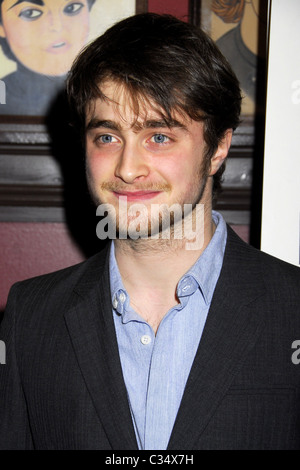 Daniel Radcliffe reçoit son portrait célébrer sa performance dans 'Equus' sur Broadway à Sardi's New York City, USA - Banque D'Images