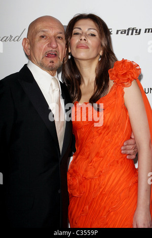 Sir Ben Kingsley et Daniela Lavender 17th Annual Elton John AIDS Foundation Academy Awards (Oscars) tenue à la partie d'affichage Banque D'Images