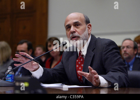 Le Conseil de la Réserve fédérale, Ben Bernanke, président témoigne lors d'une audience devant la Chambre du Comité des services financiers sur Capitol Banque D'Images