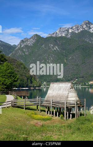 La nouvelle pile-village d'habitation, Molina di Ledro, Val di Ledro, Trentin-Haut-Adige, Italie, Europe Banque D'Images