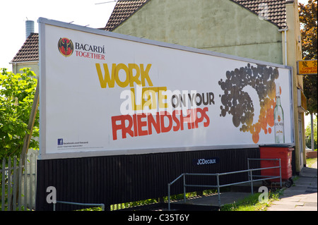 Panneau publicitaire sur le site JCDECAUX publicité pour le rhum Bacardi boisson alcoolisée Banque D'Images