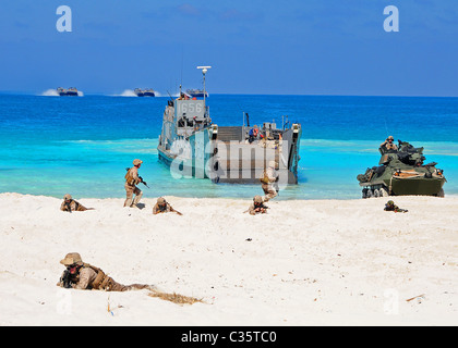 Marines mener une démonstration d'assaut amphibie ALEXANDRIA, Egypte Banque D'Images