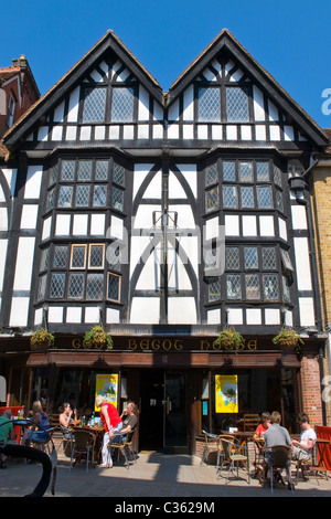 La ville de Winchester , ancienne capitale de Wessex , 16e siècle engendra Dieu ou maison Godbegot , maintenant , restaurant pizza AD 1050 origines Banque D'Images