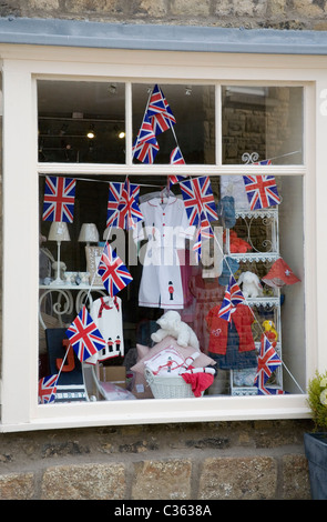 Célébration du mariage royal fenêtre décorée de Wray, Lancaster, Lancashire, UK Banque D'Images