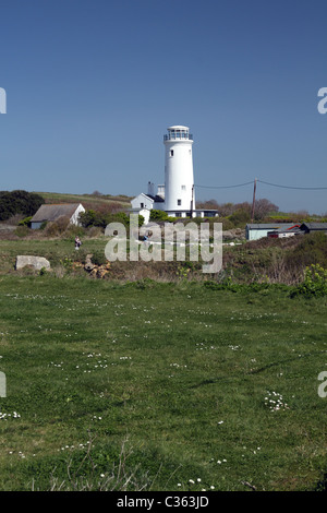 Portland Bill Bird Observatory et le centre du champ, Dorset, Angleterre. Installé dans l'ancien phare inférieur. Banque D'Images