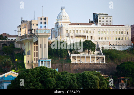 Ascenseur Lacerda et Rio Branco Palace, Salvador, Brésil Banque D'Images