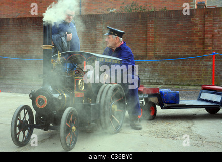 Petit moteur de traction et chauffeur à Garrett Long Shop Musée, rue Main, Woodbridge, Suffolk, Angleterre, RU Banque D'Images