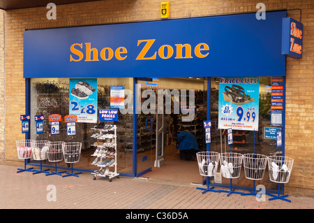 La zone de chaussures en magasin , , Angleterre , Angleterre , Royaume-Uni Banque D'Images