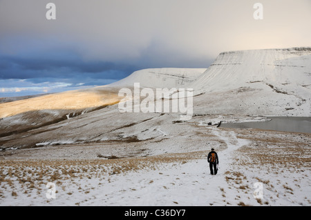 'Bannau Sir Gaer' et 'Fan' Brycheinog, partie des 'Black Mountain' dans l'ouest de Brecon Beacons en hiver Banque D'Images