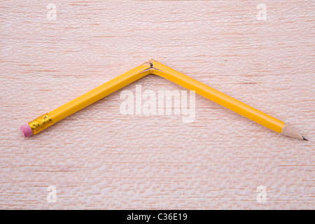 Crayon cassé sur planche de bois Banque D'Images