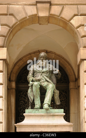 Anvers / Antwerpen, Belgique. Statue de Hendrick Conscience (19thC romancière flamande) dans Henrick Conscienceplein (square) Banque D'Images