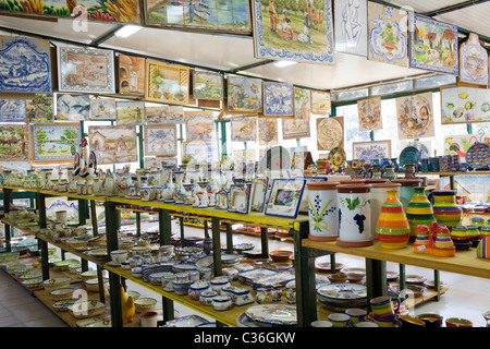 Céramiques pour la vente à une boutique près de Monchique dans l'Algarve du Portugal Banque D'Images