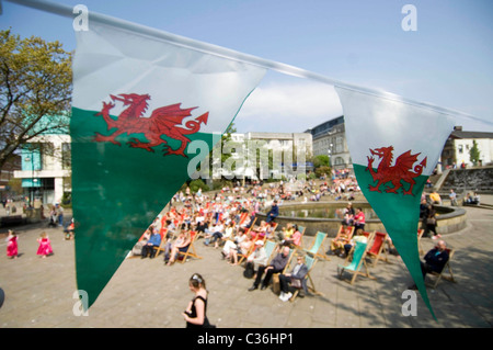 Célébrations de mariage royal en place du château dans le centre de Swansea pour le mariage du Prince William et Kate Middleton. Banque D'Images