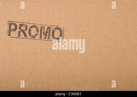 Promo message, copiez-espace sur brown texture carton Banque D'Images